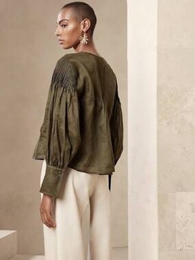BANANA REPUBLIC OLIVE UNTUCK RAMIE PEASANT BLOUSE SZ XS
